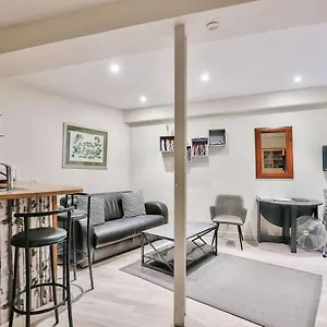 Charming 2 Bedroom In The Heart Of Apartment Paris